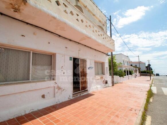 Building in need of renovation in Alcaufar