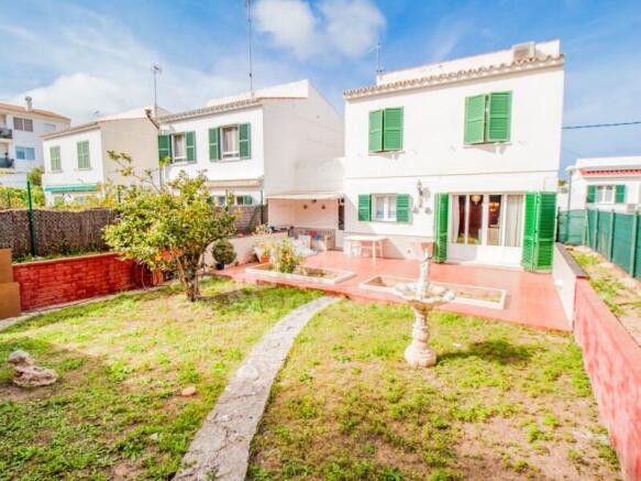 House with garden and garage in Mahon