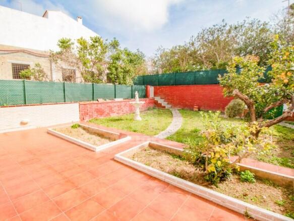 House with garden and garage in Mahon