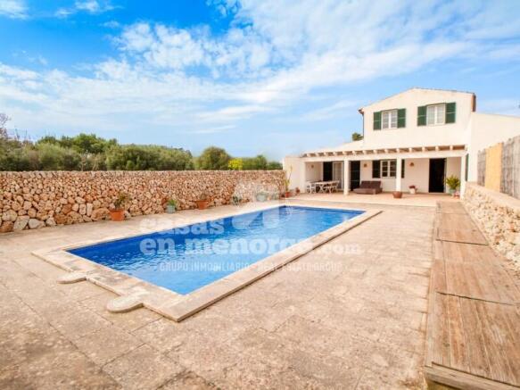 Country house with pool in Llucmasanes