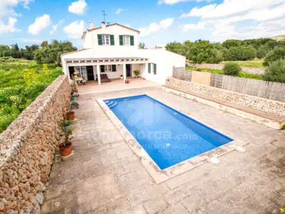 Country house with pool in Llucmasanes