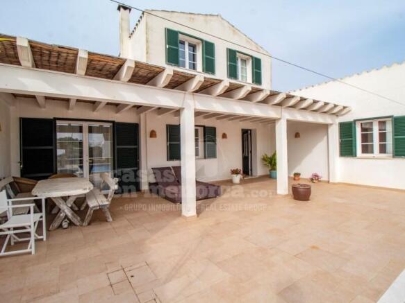 Country house with pool in Llucmasanes