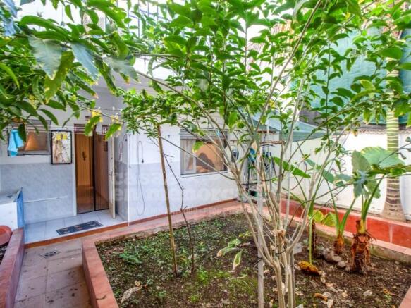 House with patio in Es Castell