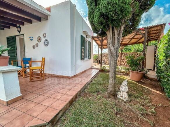 Detached villa with garden in Son Carrió