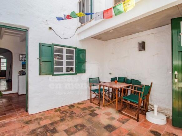 House with patio in Es Migjorn