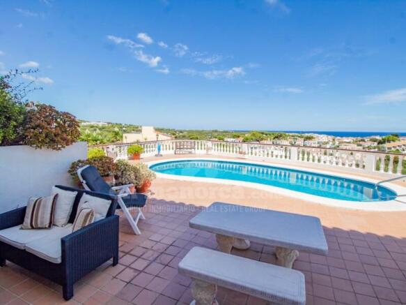 Villa with sea views in Addaia