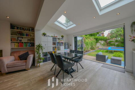 Orchard Close, St. Albans, AL1 1JP