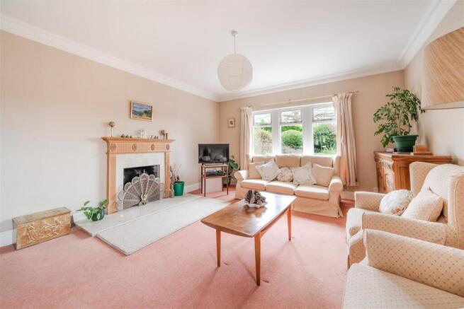 Living room-2.jpg