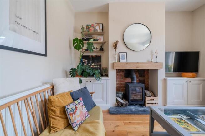 Living Room-9.jpg