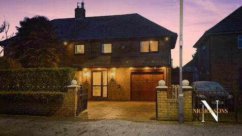 A beautifully presented 3 double bedroom extended home with a fabulous garden