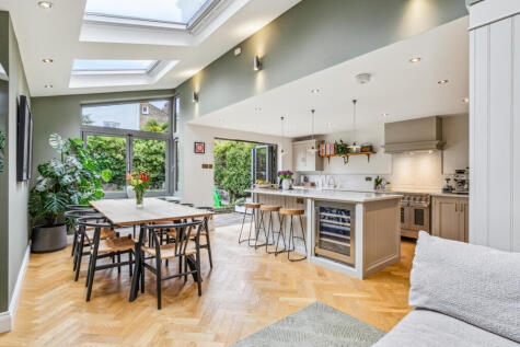 Cheriton Square, SW17