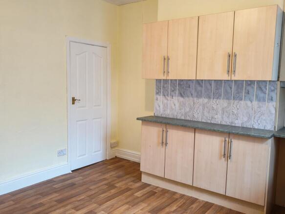 BB12-6QH 105 Gannow Lane Kitchen 02 T202601201630.jpg