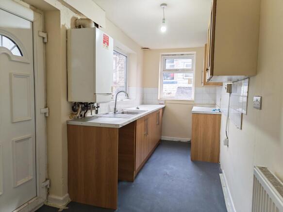 BB11 3LF 100 Dall Street Burnley Kitchen 01.jpg T202601292010.jpg