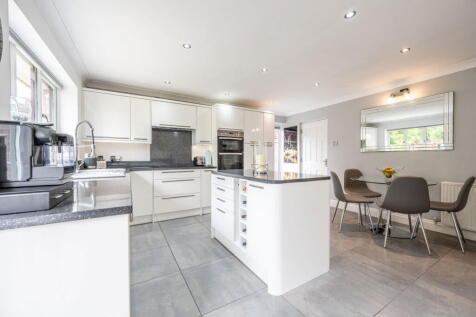 Segensworth Road, Titchfield Park, Fareham, Hampshire, PO15 5EL