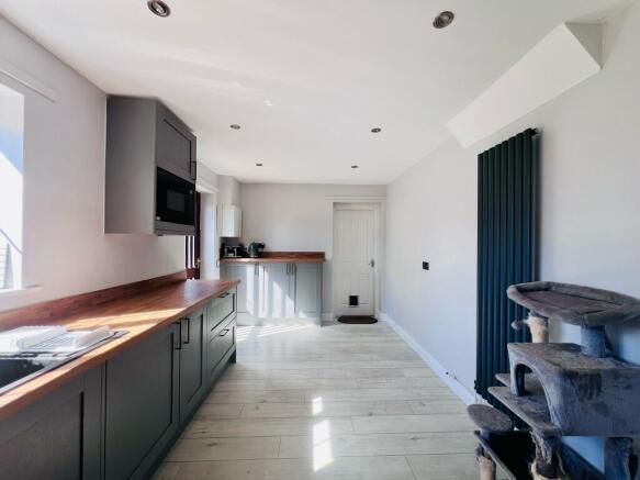 KITCHEN (3).jpg