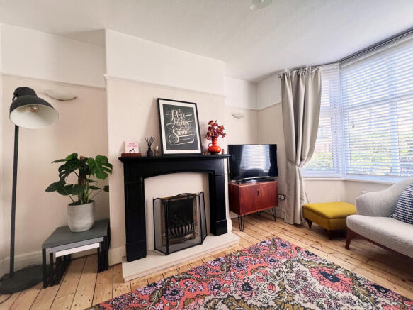 LIVING ROOM (2).jpeg