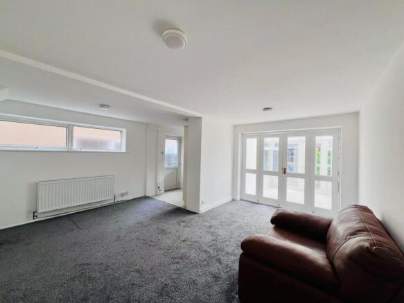 LIVING ROOM.jpg