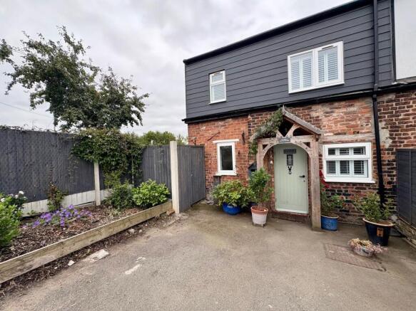 WhatsApp Image 2025-08-20 at 13.24.11_44064de5.jpg