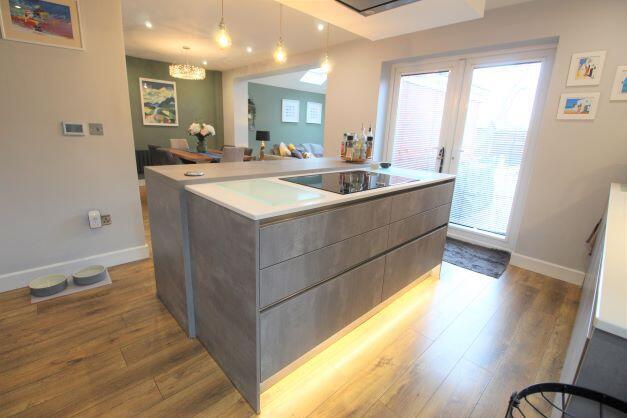 R Kitchen (2).jpg