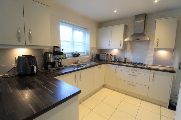 R Kitchen.jpg