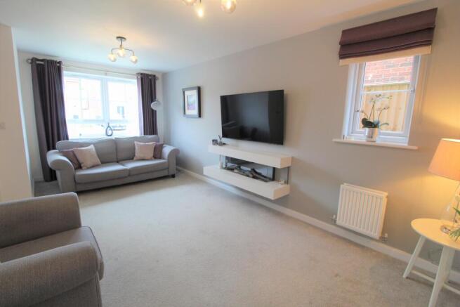 R Lounge (2)-min.jpg