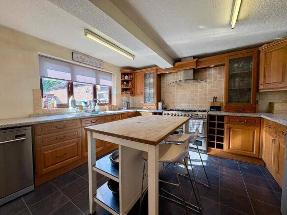 87 Sunningdale Kitchen 1.jpg