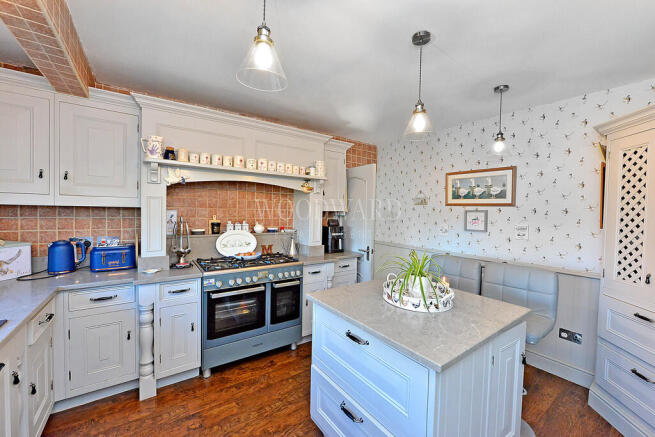Kitchen/Breakfast...