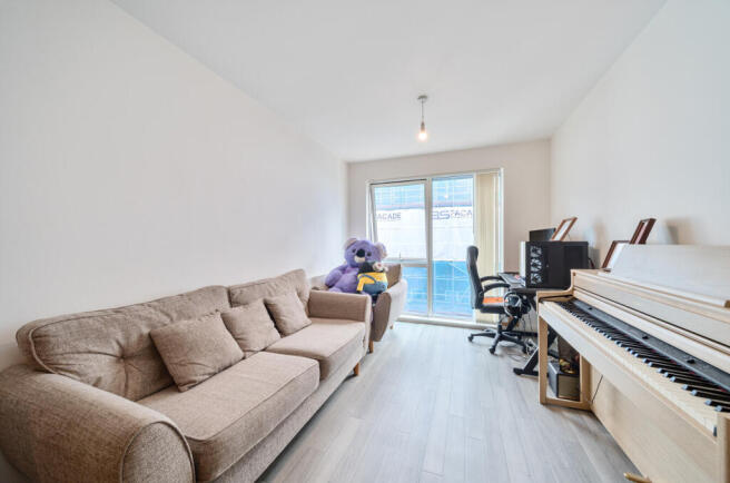 1311143-4-684c392...