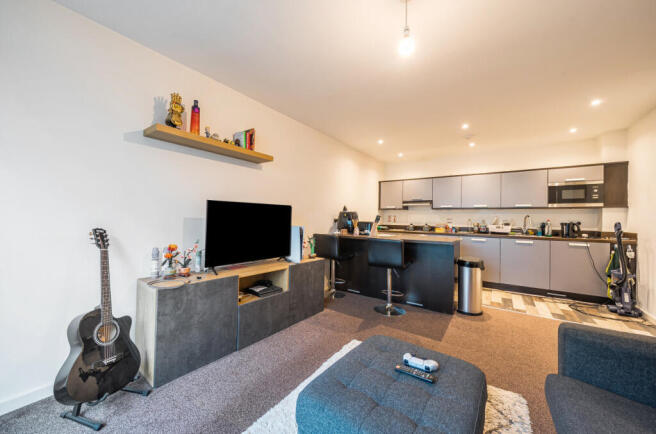 1370477-8-68f7aa1...