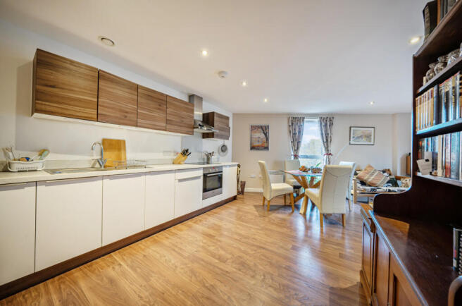 1377057-9-690e130...