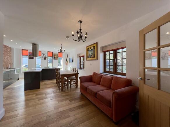 Kitchen/Breakfast...