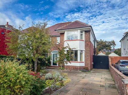 Leyland Road, Hesketh Park, PR9 9JA