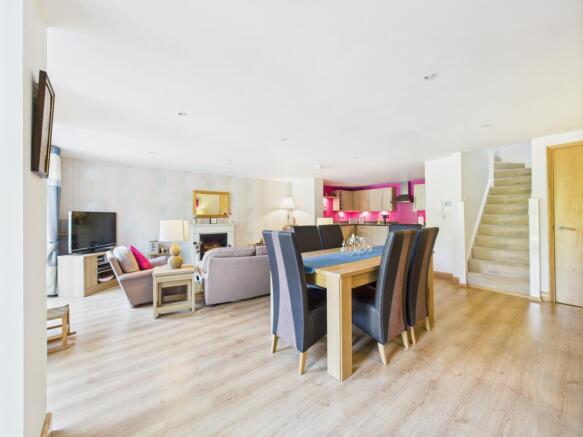 CAM01605G0-PR1050-STILL013