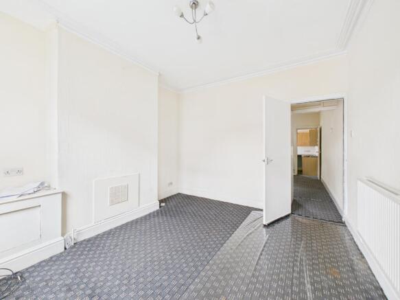 CAM04825G0-PR0241-STILL001