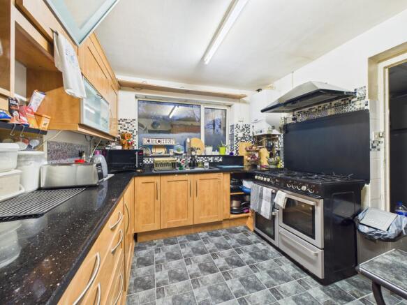 CAM04825G0-PR0243-STILL005