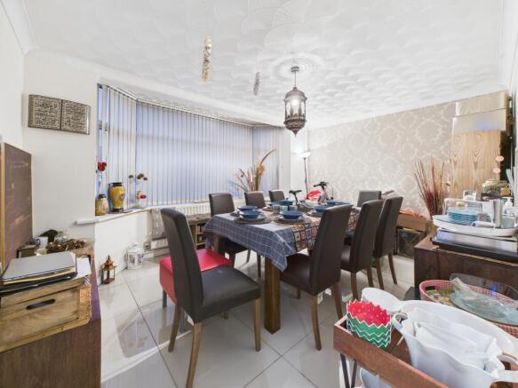 CAM04825G0-PR0243-STILL006