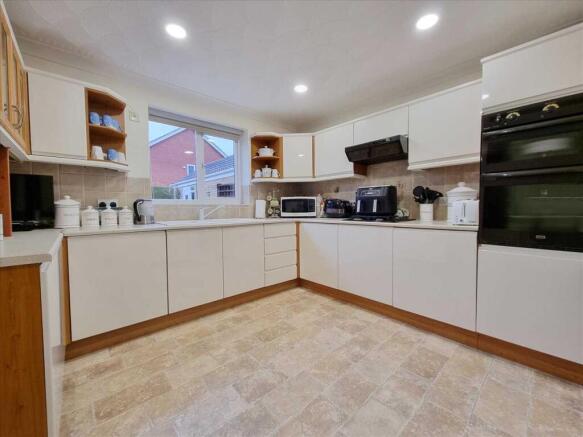 Dining Kitchen: