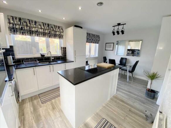Dining Kitchen: