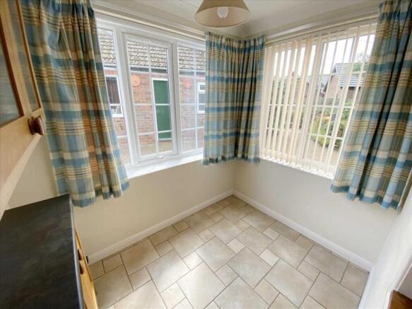 Breakfast Room: