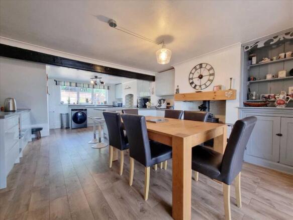 Dining Kitchen: