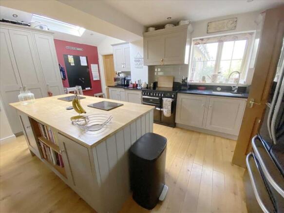 Dining Kitchen: