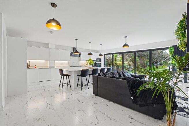 Open Plan Kitchen/Diner/Family Room