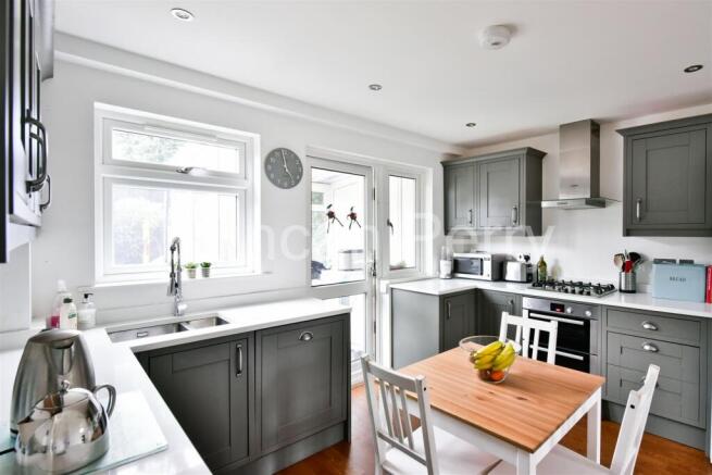 Kitchen 1.jpg