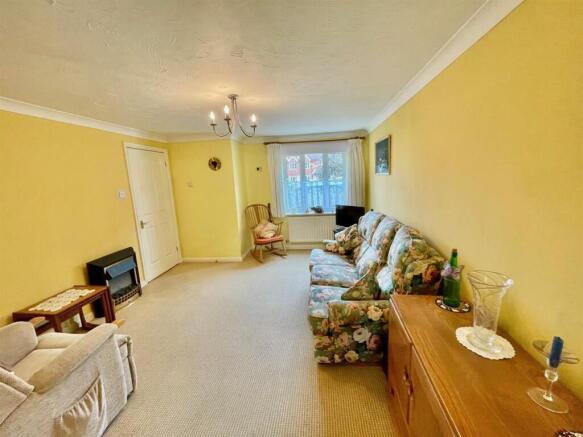 2 Oaklands Wood Lounge.jpg