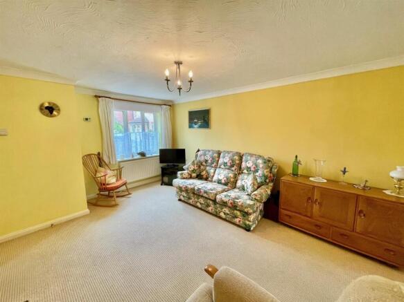 2 Oaklands Wood Lounge 2.jpg