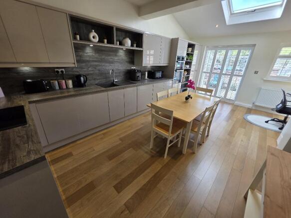 Luxury Dining Kitchen