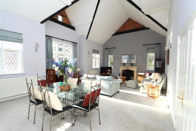 LIVING/DINING ROOM