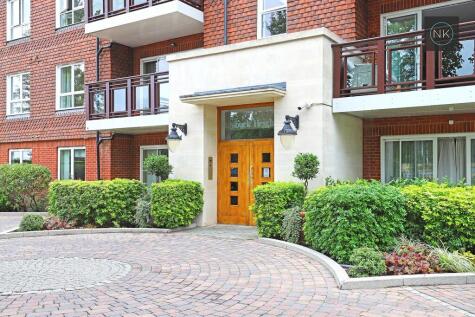 Roebuck Heights, North End, Buckhurst Hill, Essex, IG9