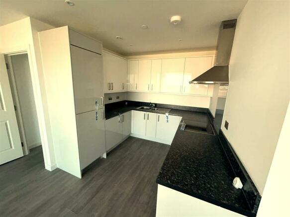 FITTED KITCHEN AREA