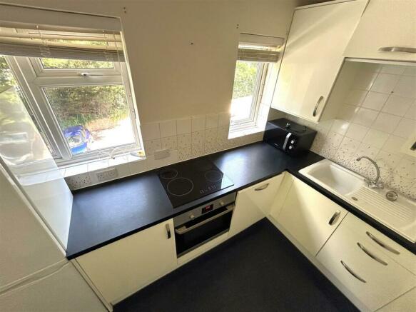 FITTED KITCHEN